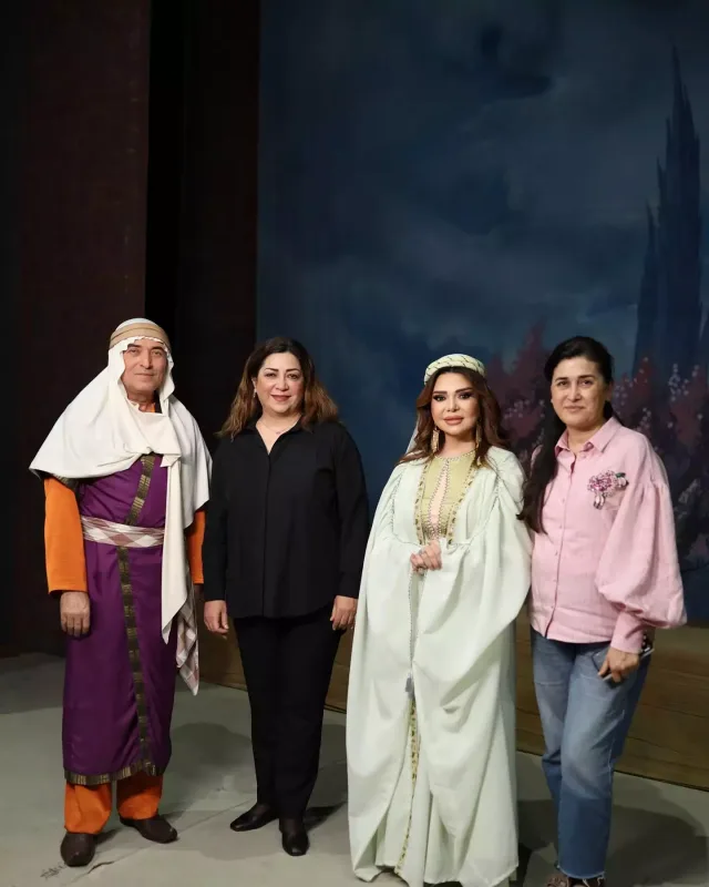 6 il sonra teatr səhnəsində!