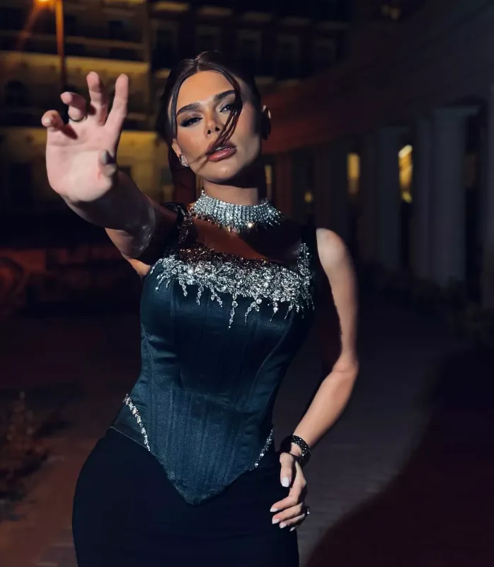 “Röya xanım belə bu sadəliyi edirsə, sən necə etməyəsən?”