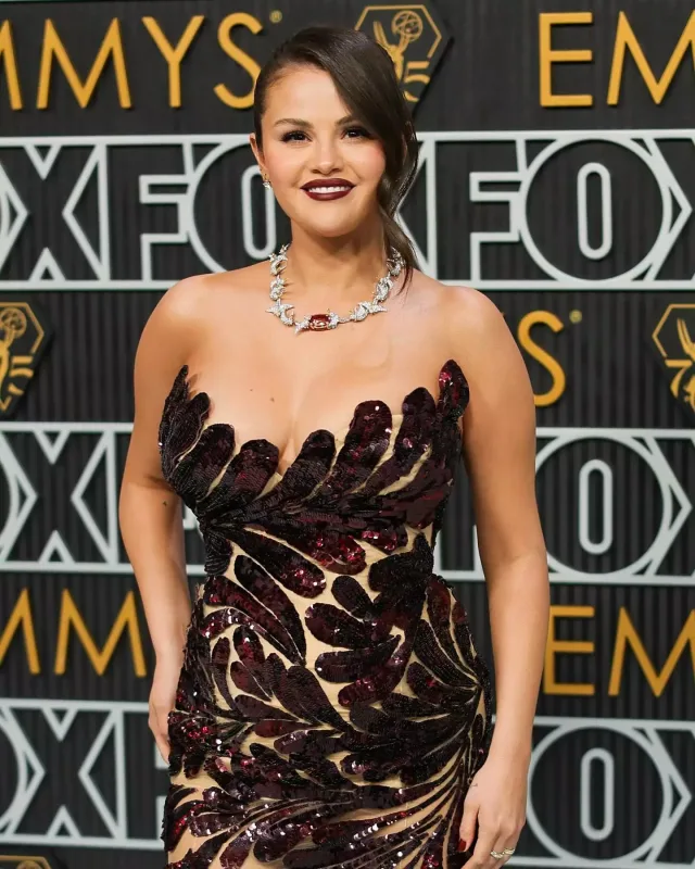 Emmi-də qırmızı xalının ulduzları