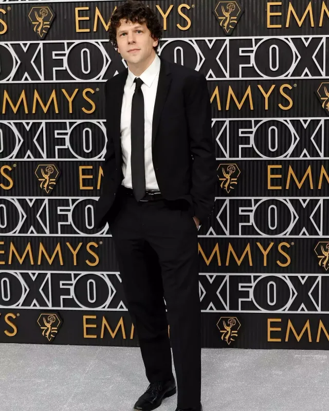 Emmi-də qırmızı xalının ulduzları