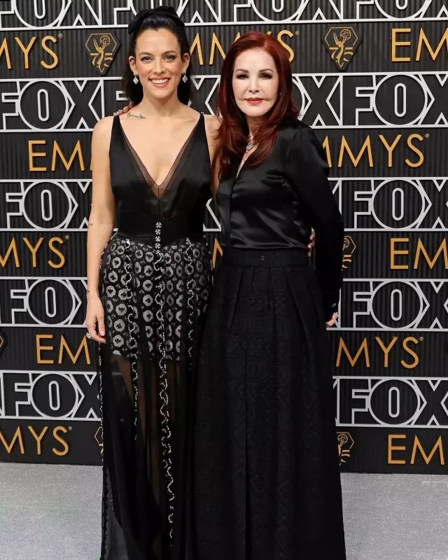 Emmi-də qırmızı xalının ulduzları