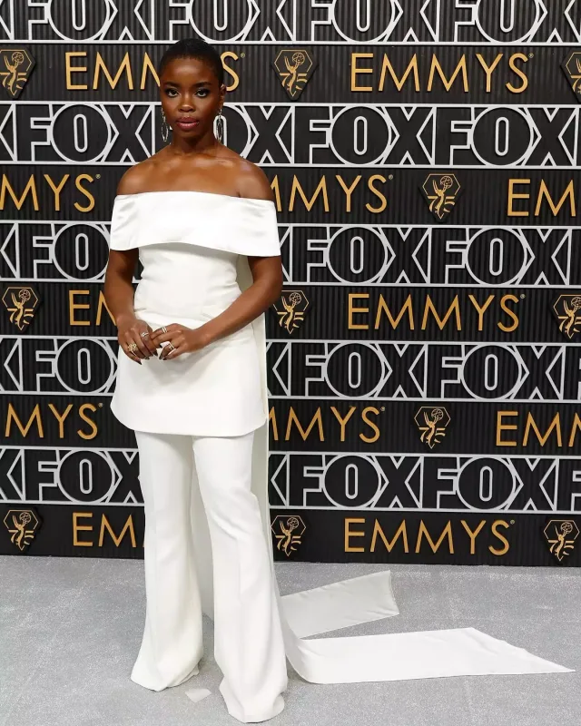 Emmi-də qırmızı xalının ulduzları