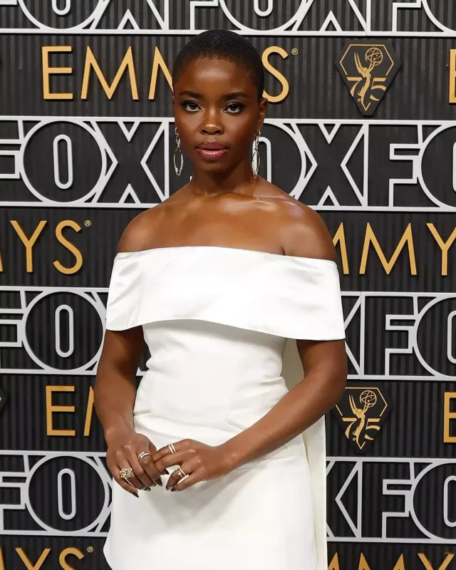 Emmi-də qırmızı xalının ulduzları