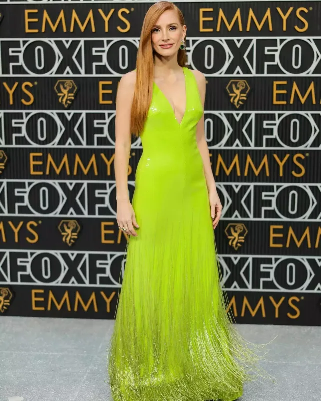 Emmi-də qırmızı xalının ulduzları