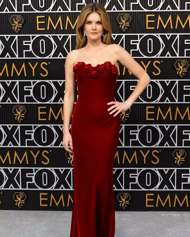 Emmi-də qırmızı xalının ulduzları