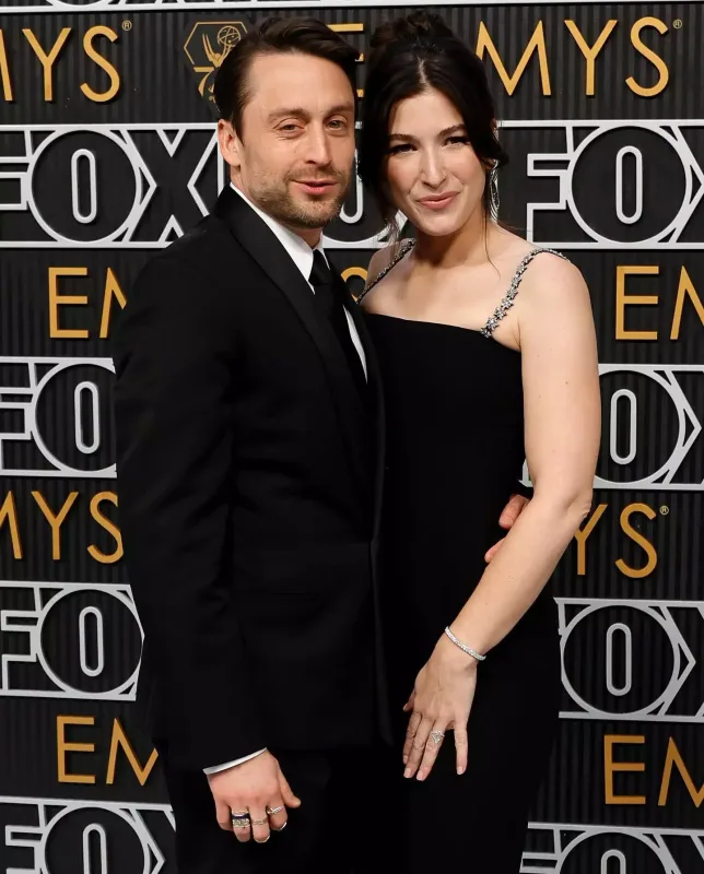 Emmi-də qırmızı xalının ulduzları