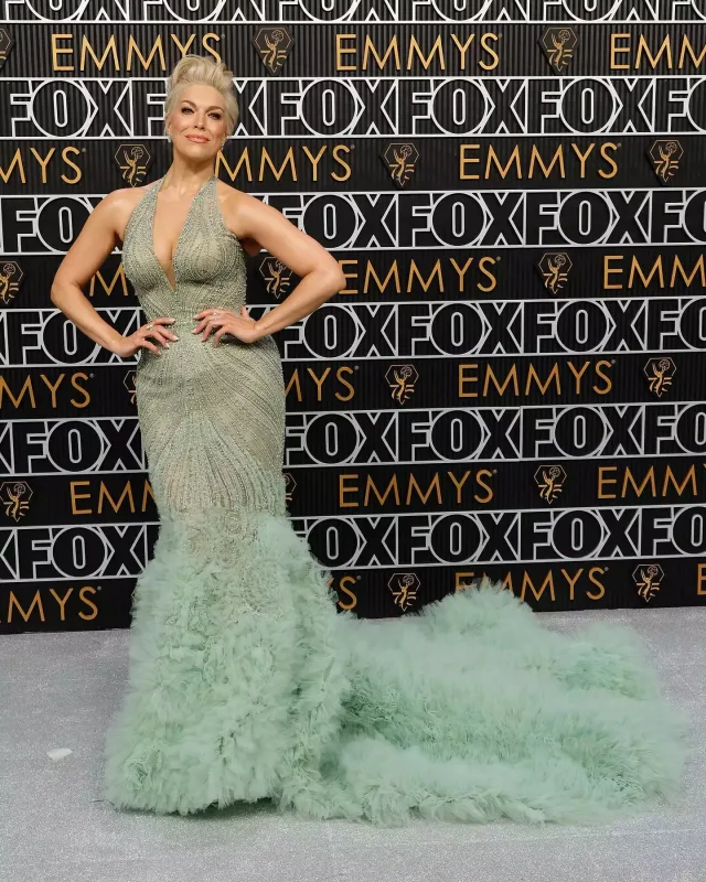 Emmi-də qırmızı xalının ulduzları