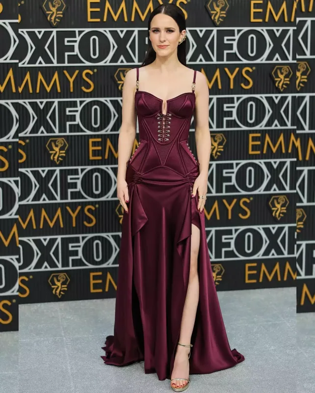 Emmi-də qırmızı xalının ulduzları