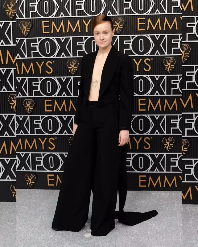 Emmi-də qırmızı xalının ulduzları