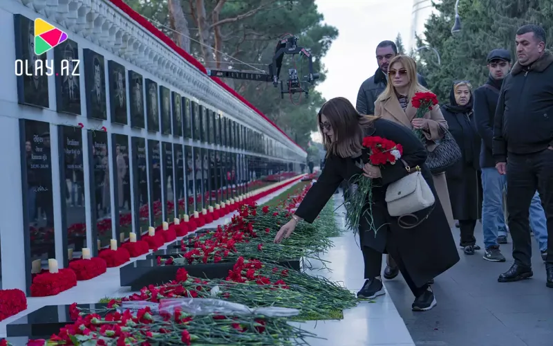Sibel Can Şəhidlər xiyabanını ziyarət etdi