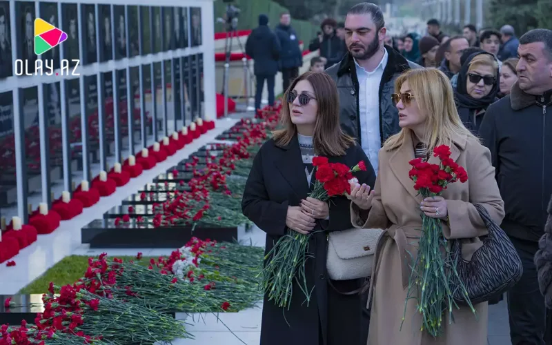 Sibel Can Şəhidlər xiyabanını ziyarət etdi