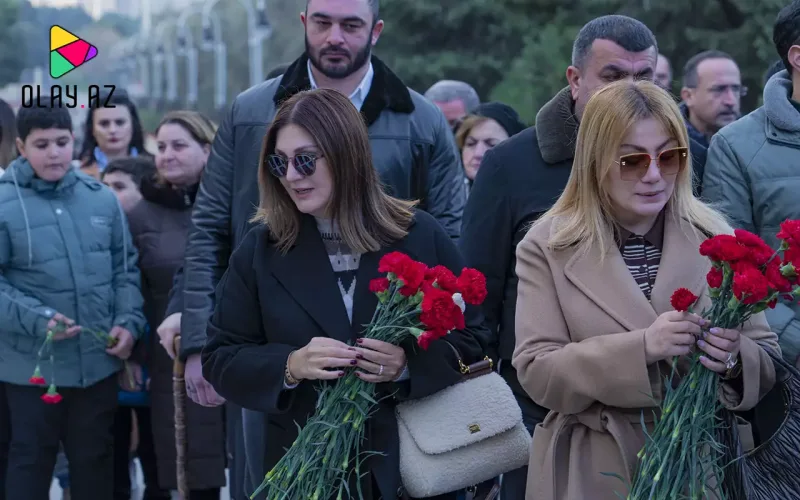 Sibel Can Şəhidlər xiyabanını ziyarət etdi