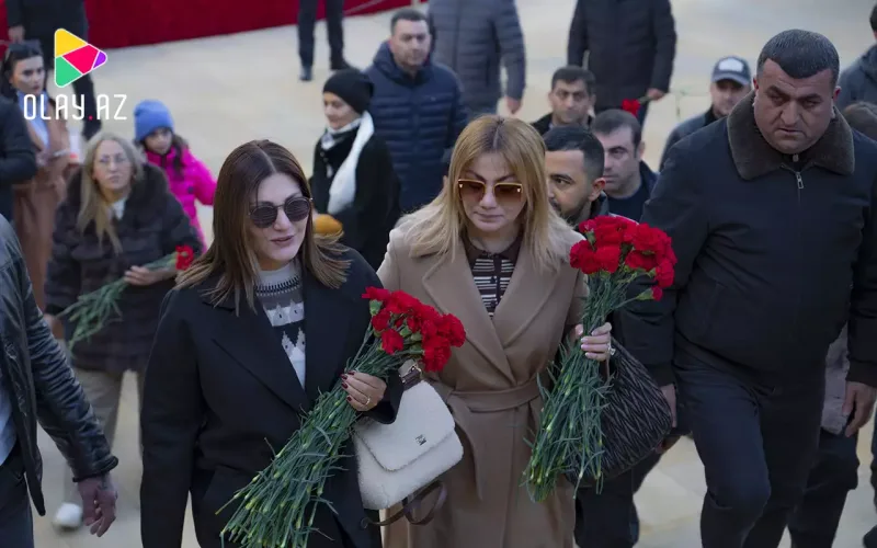 Sibel Can Şəhidlər xiyabanını ziyarət etdi