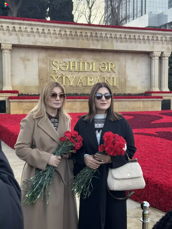 Sibel Can Şəhidlər xiyabanını ziyarət etdi