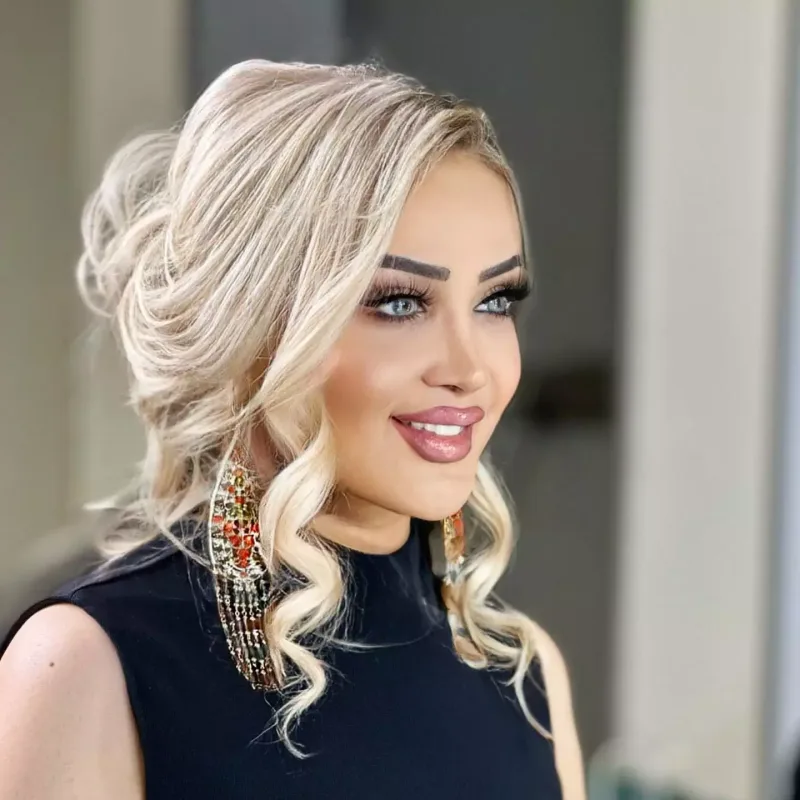 “Bu zərif Məleykə çiyinlərində böyük yüklər daşıyır”