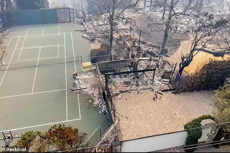 Milyon dollarlıq malikanələr kül oldu