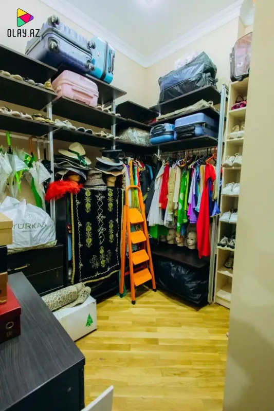 Fatimə evini satır