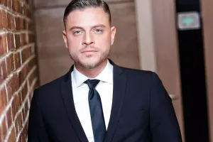 Yardım etdiyi zəlzələ qurbanından danışdı