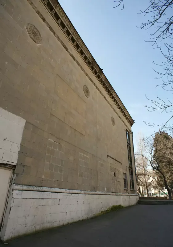 Nigar “Dostluq” kinoteatrının sökülməsinə etiraz etdi