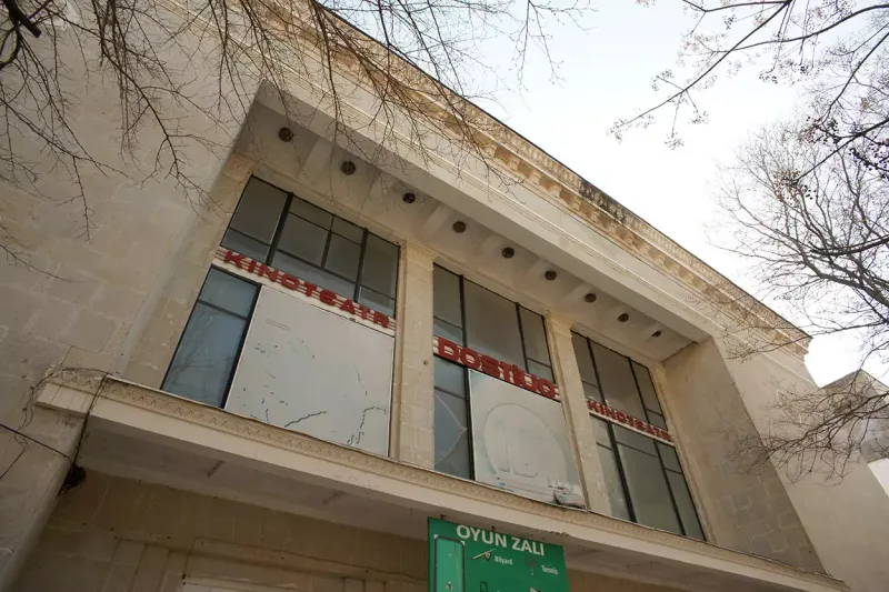 Nigar “Dostluq” kinoteatrının sökülməsinə etiraz etdi