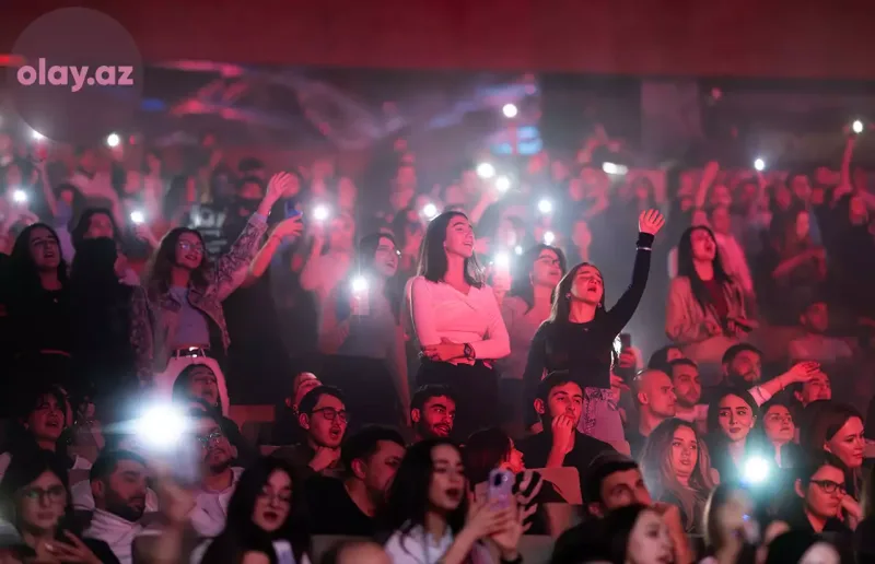 50 pərəstişkarını səhnəyə çıxardı... - Orxanın konsertinin birinci günü