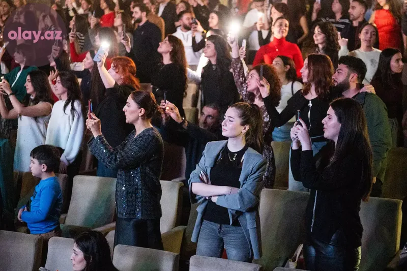 50 pərəstişkarını səhnəyə çıxardı... - Orxanın konsertinin birinci günü