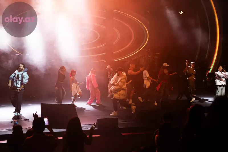 50 pərəstişkarını səhnəyə çıxardı... - Orxanın konsertinin birinci günü