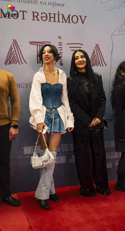 “Anamla bir setdə çalışmaq yaxşı deyil”
