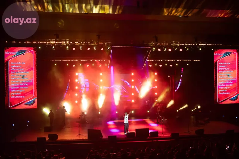 50 pərəstişkarını səhnəyə çıxardı... - Orxanın konsertinin birinci günü