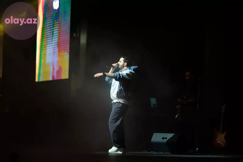 50 pərəstişkarını səhnəyə çıxardı... - Orxanın konsertinin birinci günü