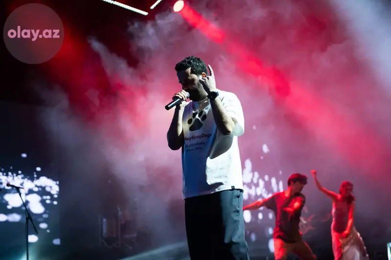 50 pərəstişkarını səhnəyə çıxardı... - Orxanın konsertinin birinci günü