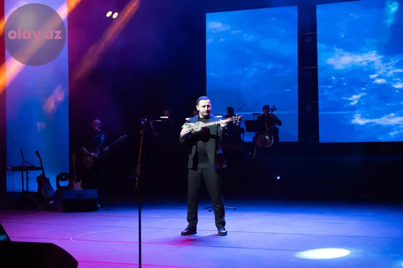 50 pərəstişkarını səhnəyə çıxardı... - Orxanın konsertinin birinci günü