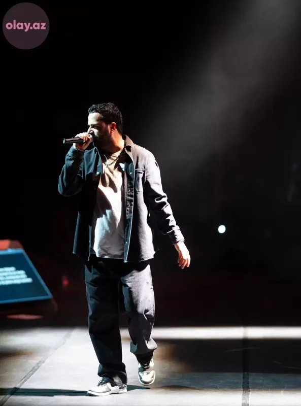 50 pərəstişkarını səhnəyə çıxardı... - Orxanın konsertinin birinci günü