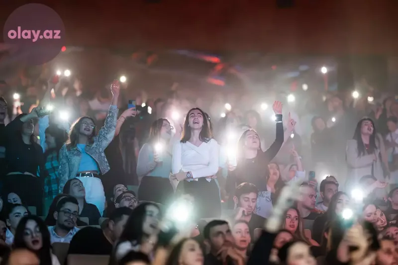 50 pərəstişkarını səhnəyə çıxardı... - Orxanın konsertinin birinci günü