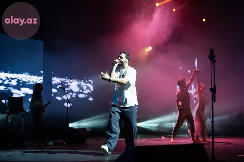 50 pərəstişkarını səhnəyə çıxardı... - Orxanın konsertinin birinci günü