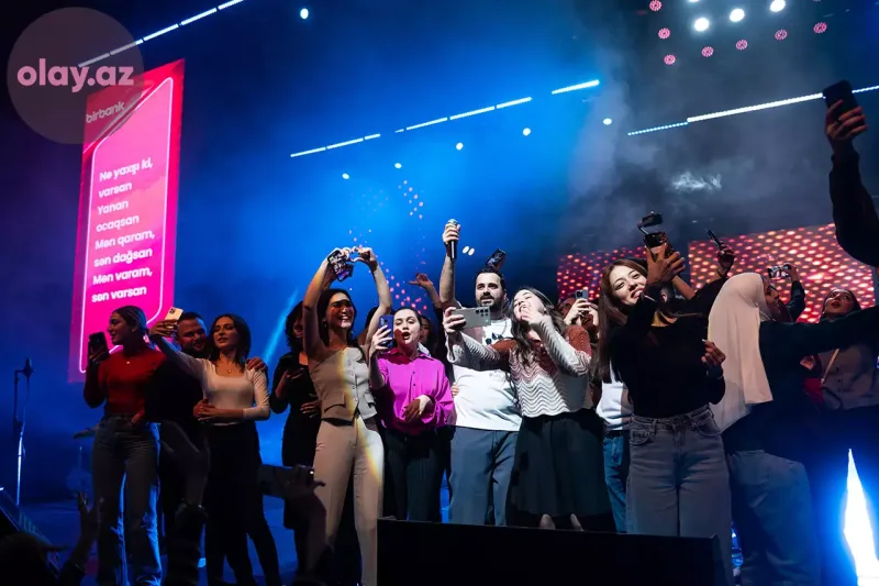 50 pərəstişkarını səhnəyə çıxardı... - Orxanın konsertinin birinci günü