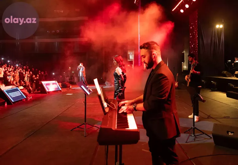 50 pərəstişkarını səhnəyə çıxardı... - Orxanın konsertinin birinci günü