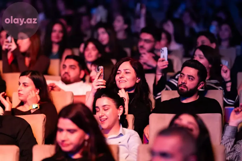 50 pərəstişkarını səhnəyə çıxardı... - Orxanın konsertinin birinci günü