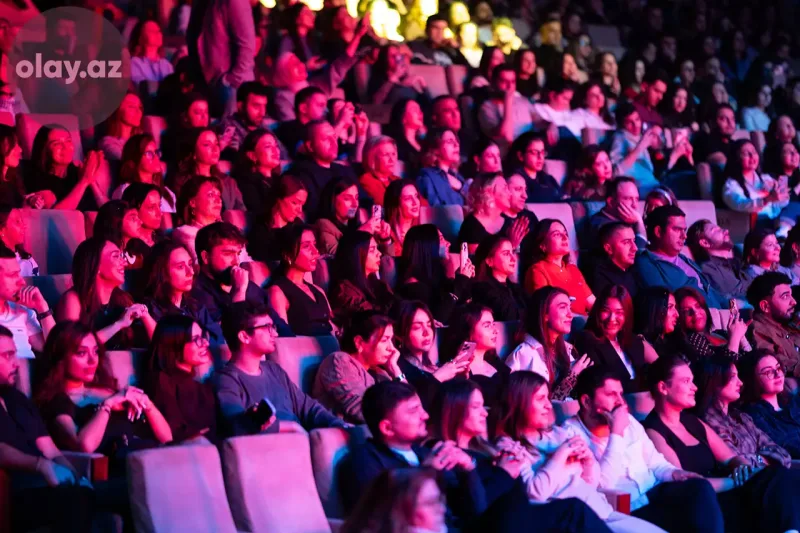50 pərəstişkarını səhnəyə çıxardı... - Orxanın konsertinin birinci günü