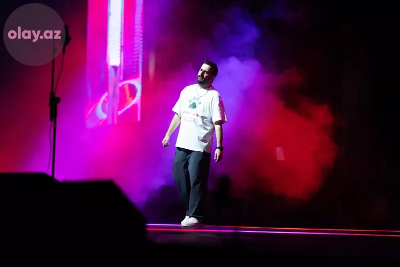 50 pərəstişkarını səhnəyə çıxardı... - Orxanın konsertinin birinci günü