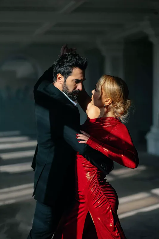 Nura, eşq, tanqo və ehtiras!