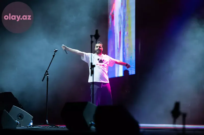 50 pərəstişkarını səhnəyə çıxardı... - Orxanın konsertinin birinci günü