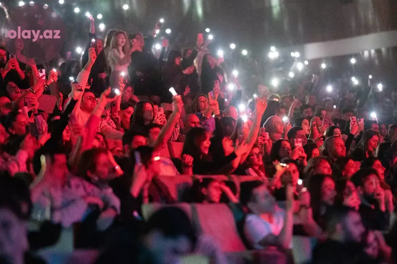 50 pərəstişkarını səhnəyə çıxardı... - Orxanın konsertinin birinci günü