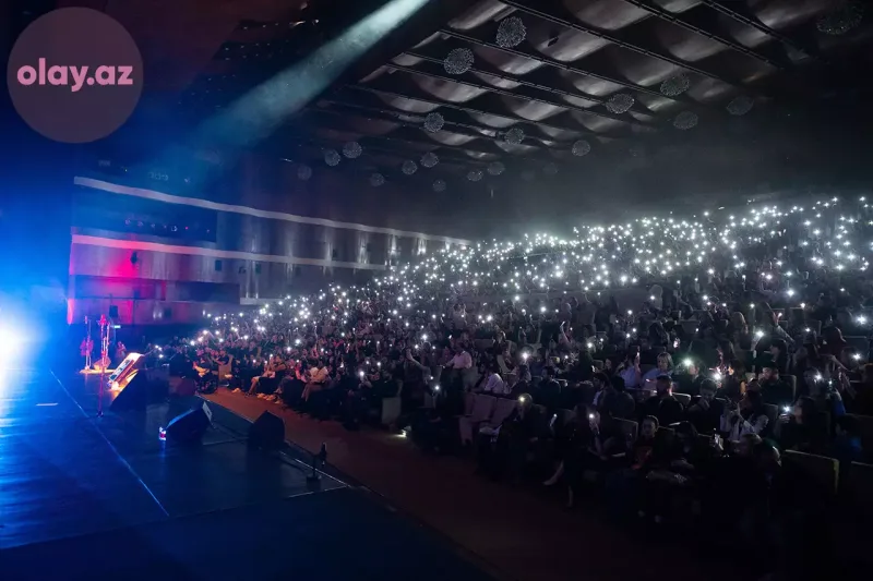 50 pərəstişkarını səhnəyə çıxardı... - Orxanın konsertinin birinci günü