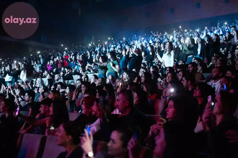 50 pərəstişkarını səhnəyə çıxardı... - Orxanın konsertinin birinci günü