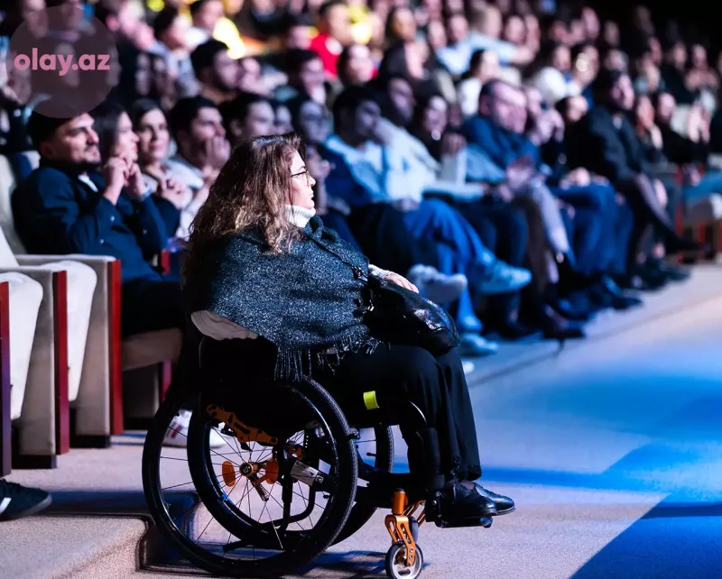 50 pərəstişkarını səhnəyə çıxardı... - Orxanın konsertinin birinci günü