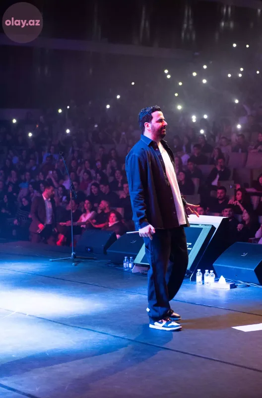 50 pərəstişkarını səhnəyə çıxardı... - Orxanın konsertinin birinci günü