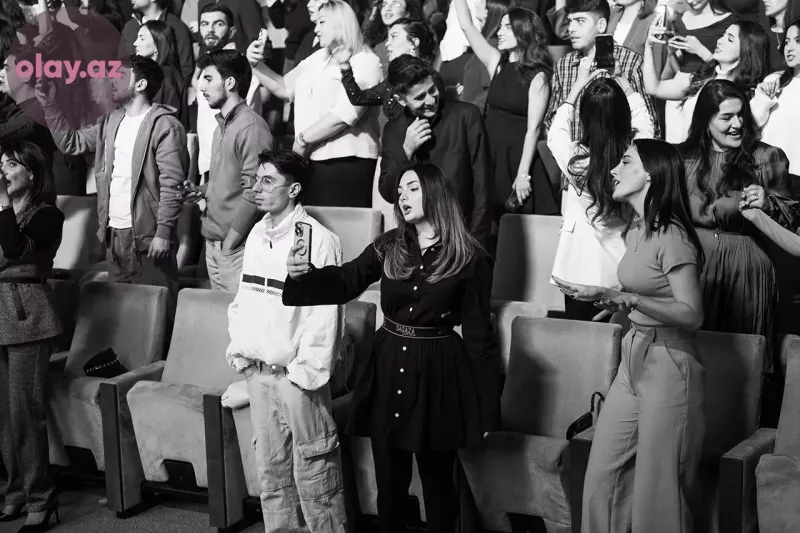 50 pərəstişkarını səhnəyə çıxardı... - Orxanın konsertinin birinci günü