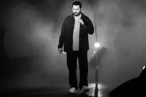 “Kimsə baxış sayı yığır, toya gedir, mən də konsert verirəm”