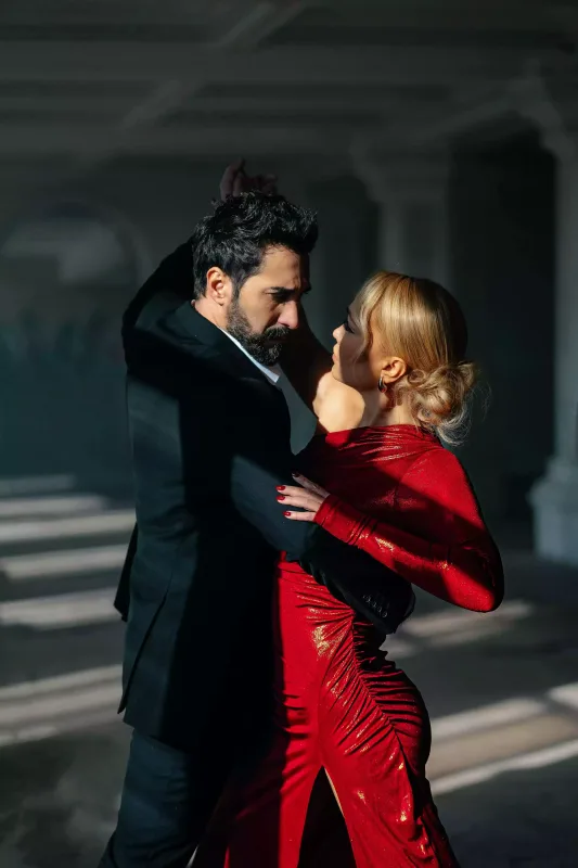 Nura, eşq, tanqo və ehtiras!